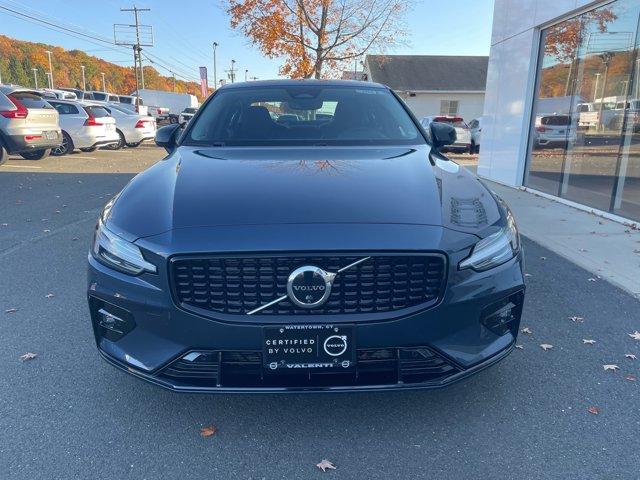 2024 volvo s60 plus dark theme