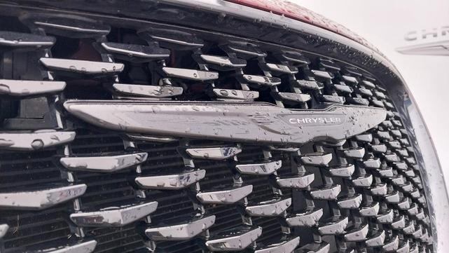 2022 chrysler 300 touring