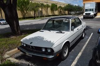 1983 & 1984 bmw 528e's (1 running, 1 non running)... no reserve