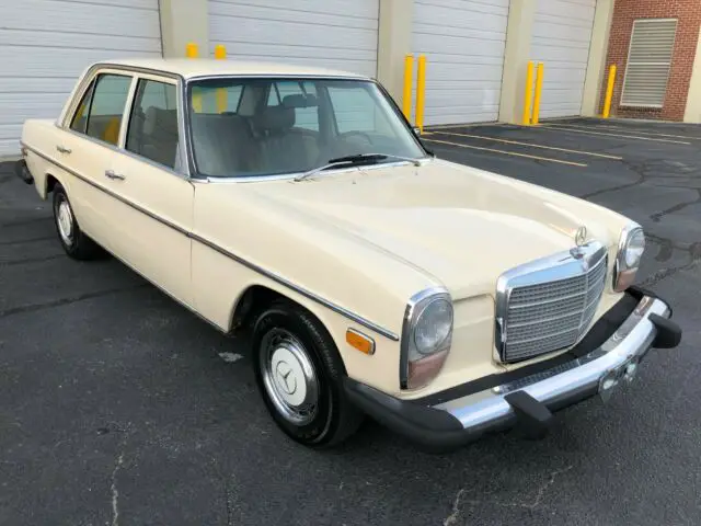 1975 mercedes 240d diesel sedan