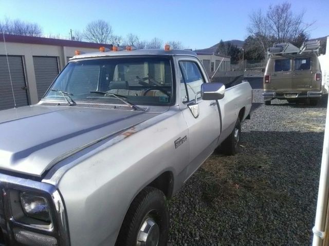1993 dodge ram 250 4x4 with plow and lift gate