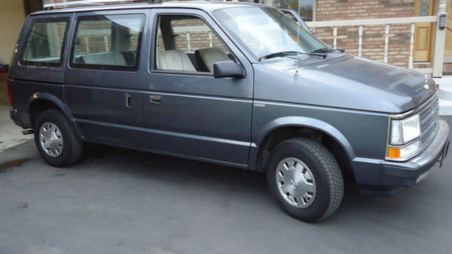 very nice clean 1988 dodge caravan.. very rare 5 speed edition...excellent shape