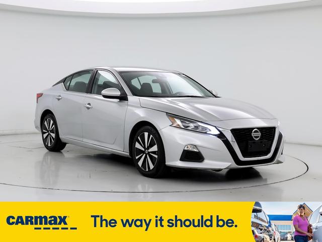 2022 nissan altima sv