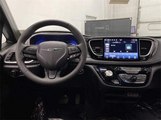 2023 chrysler pacifica hybrid touring l
