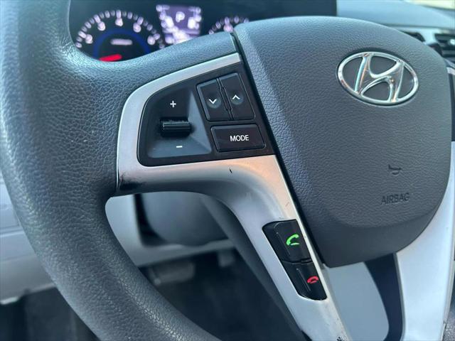 2012 hyundai accent se