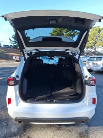 2023 ford escape st-line select