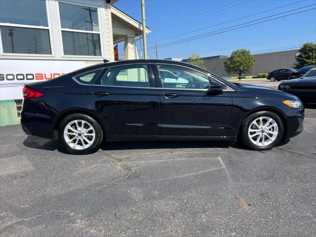 2020 ford fusion se