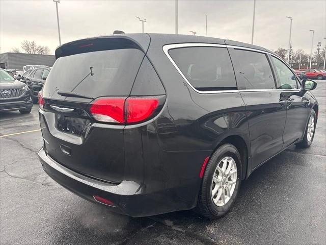 2022 chrysler voyager lx