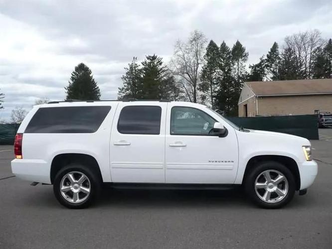 2013 chevrolet suburban 1500 lt 4x4 in east windsor, connecticut