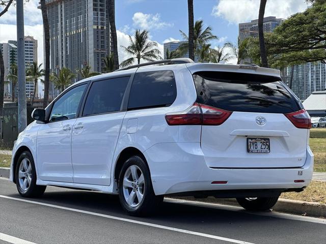 2020 toyota sienna le