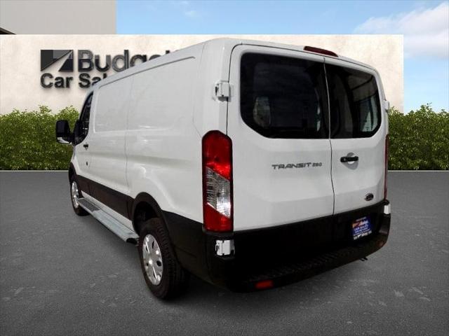 2021 ford transit-150 base