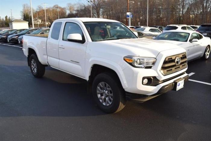 2017 toyota tacoma trd off-road 4x4 trd off-road 4dr access cab 6.1 ft lb for sale in east greenwich, rhode island