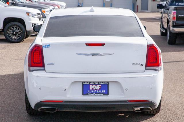 2017 chrysler 300 s