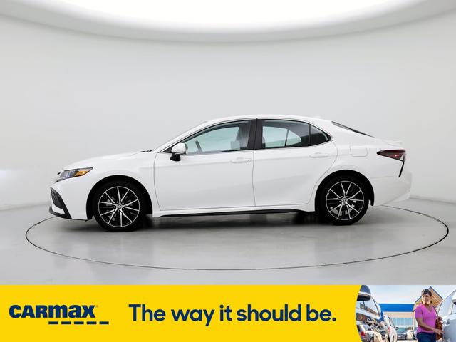 2022 toyota camry se