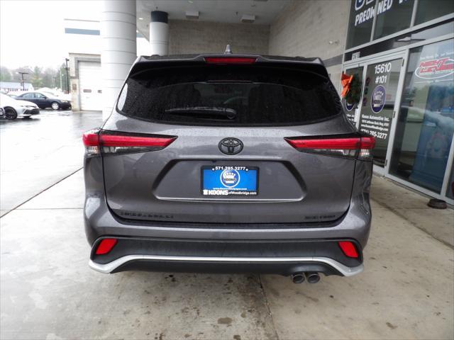2021 toyota highlander xse