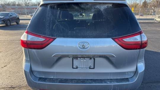 2016 toyota sienna