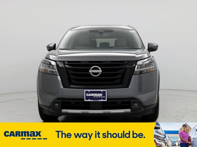 2023 nissan pathfinder sl