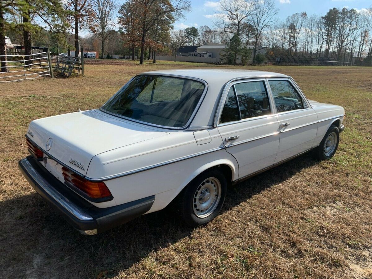 1982 mercedes-benz 240d base 2.4l manual transmission 4 speed