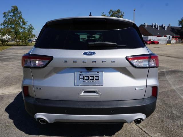 2020 ford escape se