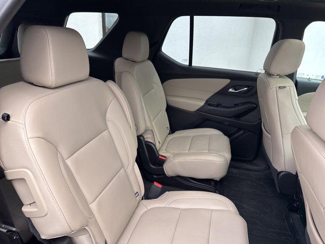 2022 chevrolet traverse lt leather