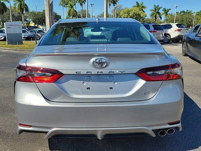 2022 toyota camry se