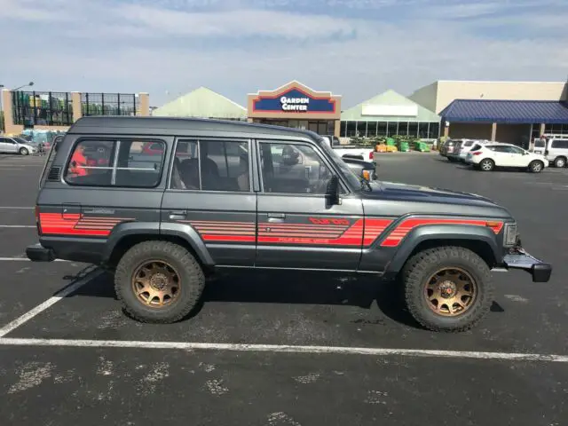 1987 jdm toyota landcruiser hj61 (same as fj60 or fj62) very rare land cruiser