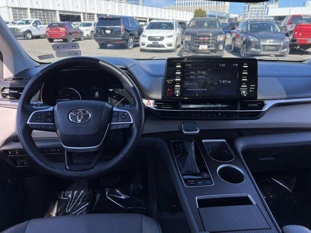 2022 toyota sienna xle 8 passenger