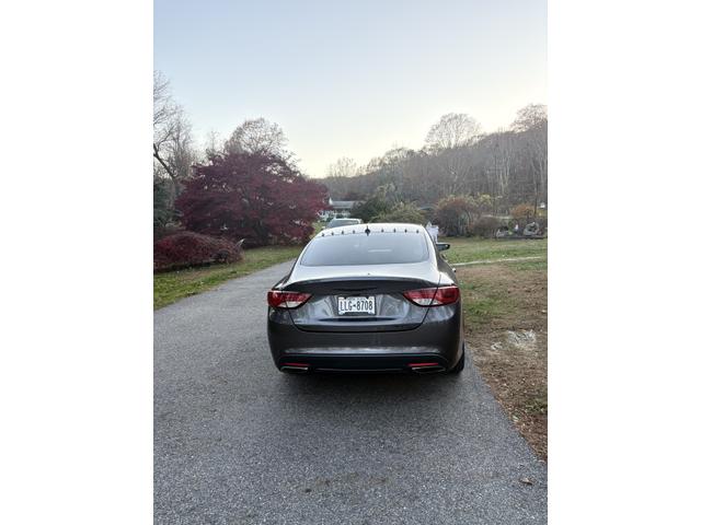 2015 chrysler 200 s