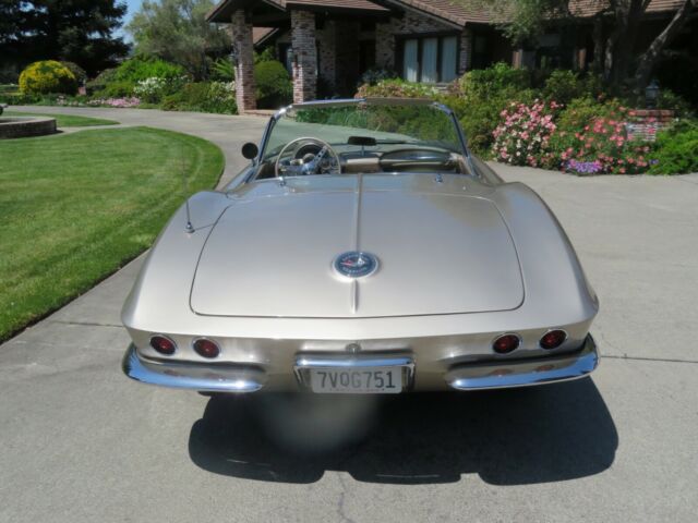 1962 chevrolet fuel injected corvette