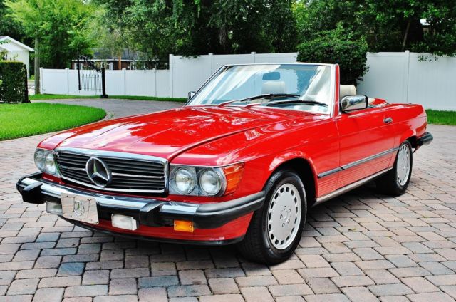 beautiful 1989 mercedes benz 560sl. it has only 46123 clean car fax drives new