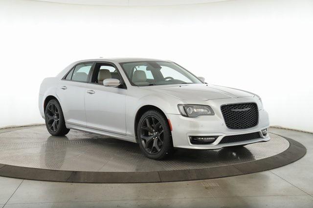 2022 chrysler 300 touring