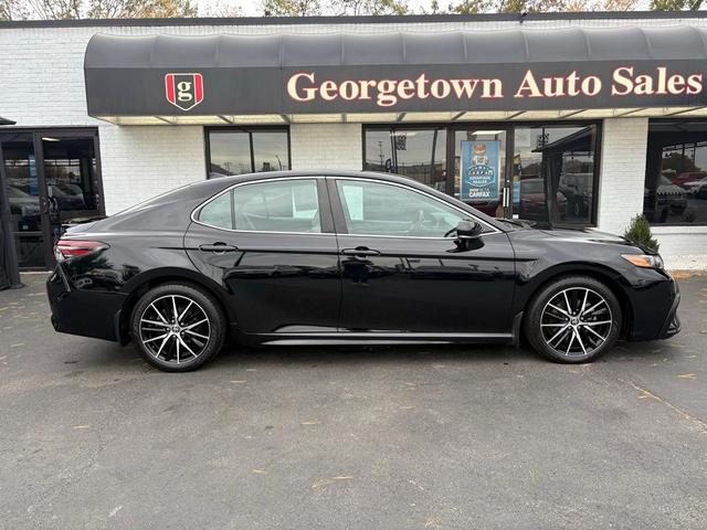 2022 toyota camry se