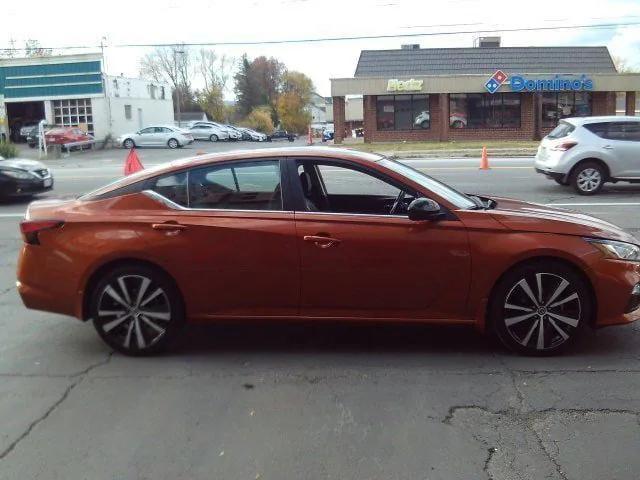 2022 nissan altima sr fwd