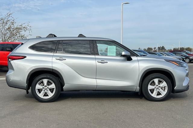 2022 toyota highlander le