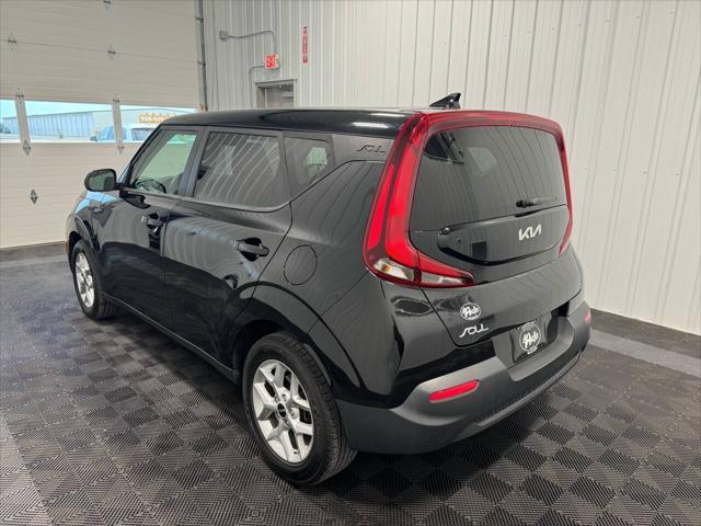 2022 kia soul lx