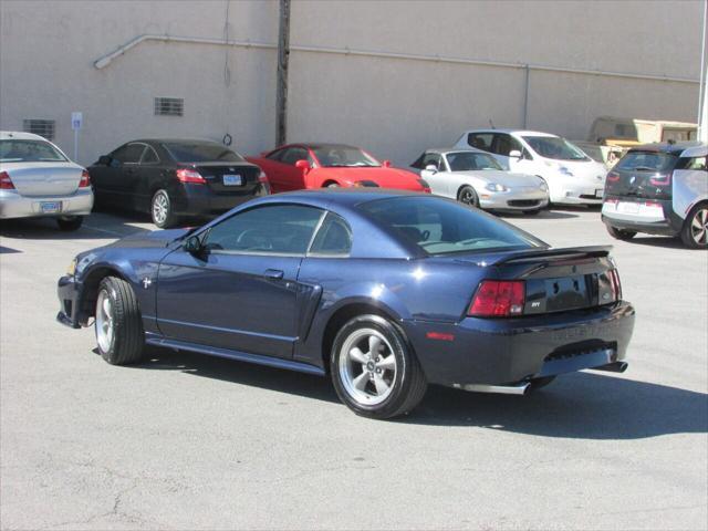 2001 ford mustang base