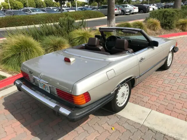 1987 mercedes benz 560 sl. clean carfax. 94,018 miles. nice car in great colors