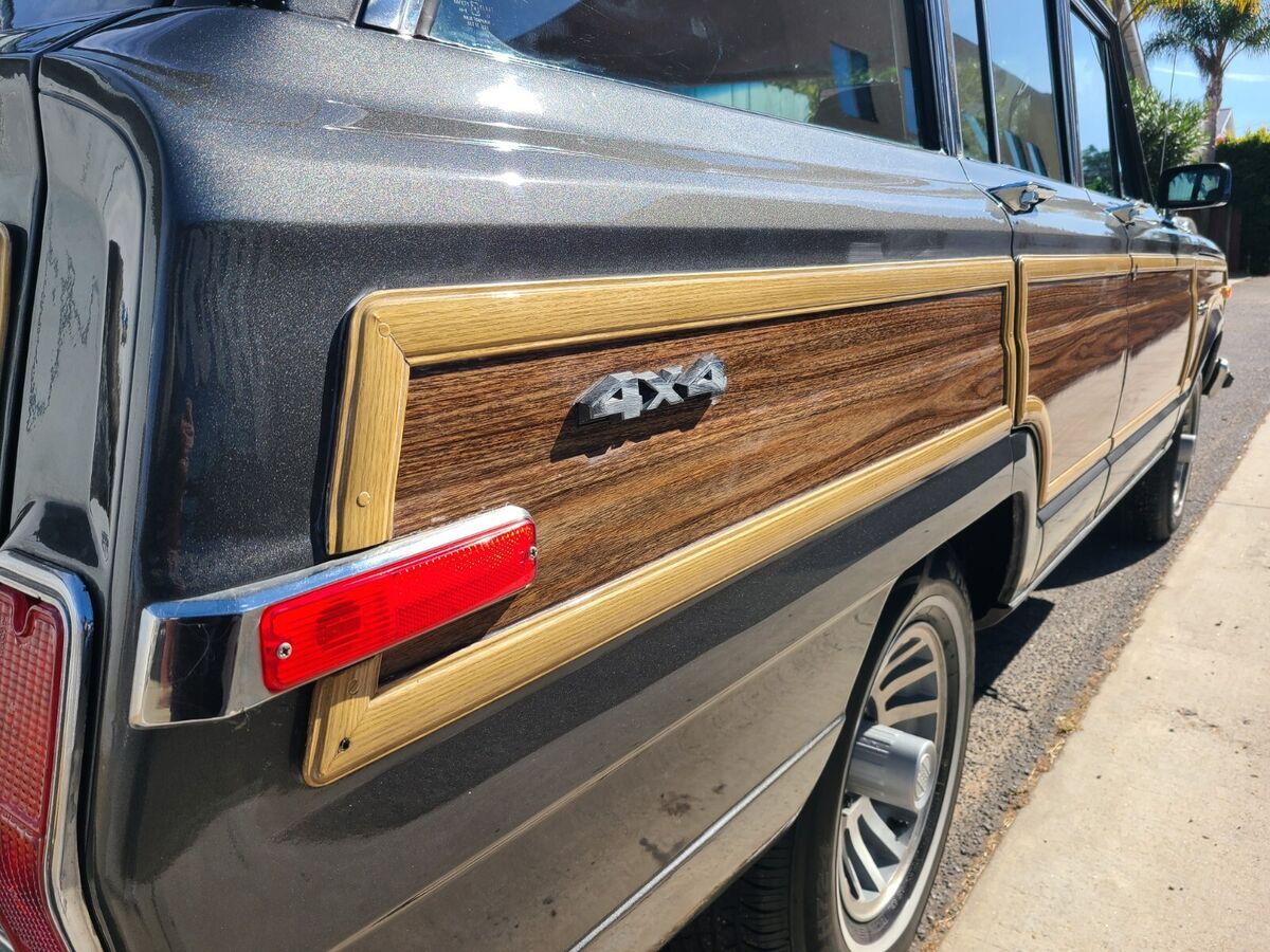 1988 jeep grand wagoneer woodie 4x4,classic suv,ice cold ac, gray/red, beautiful