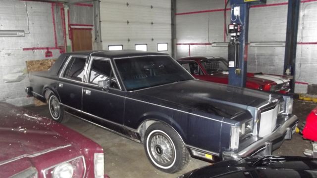 1984 lincoln town car signature series