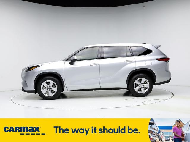 2022 toyota highlander le