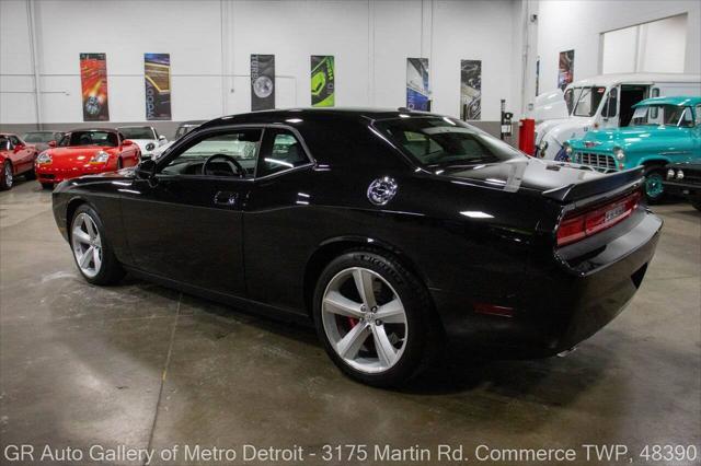 2008 dodge challenger srt8