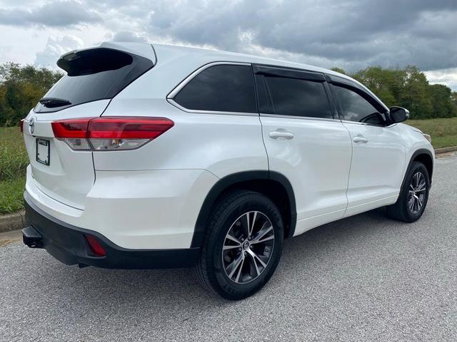 2018 toyota highlander le