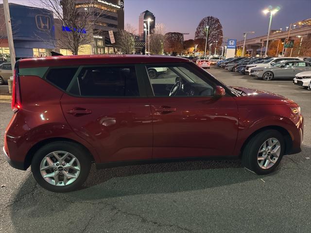 2023 kia soul lx