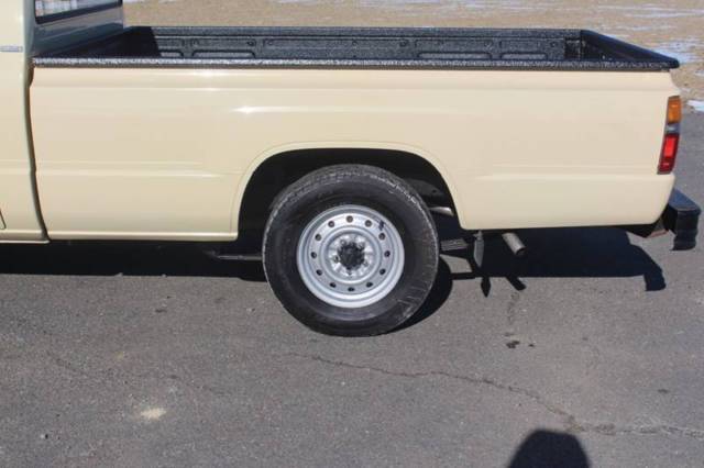 1986 toyota pickup base 2dr standard cab lb manual 5-speed rwd i4 2.4l gasoline