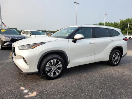 2022 toyota highlander hybrid in co bluffs, iowa