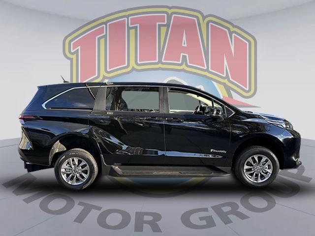 2024 toyota sienna le