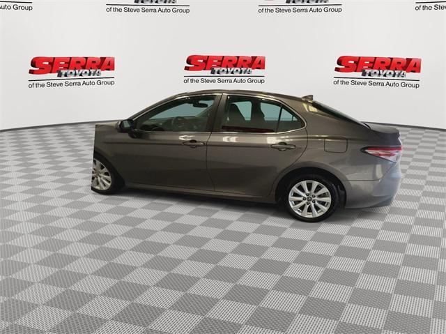 2019 toyota camry le