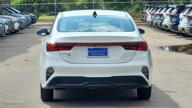 2023 kia forte lx