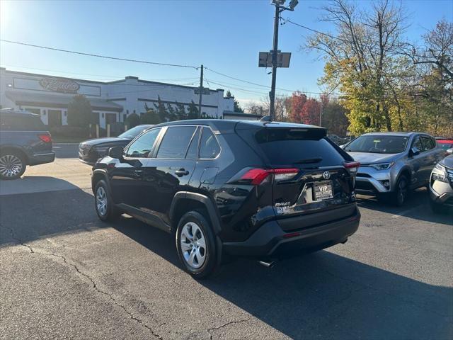 2022 toyota rav4 le