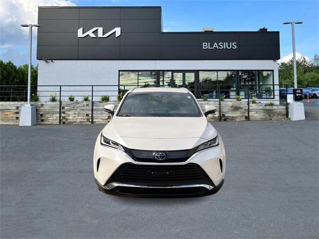 2022 toyota venza le
